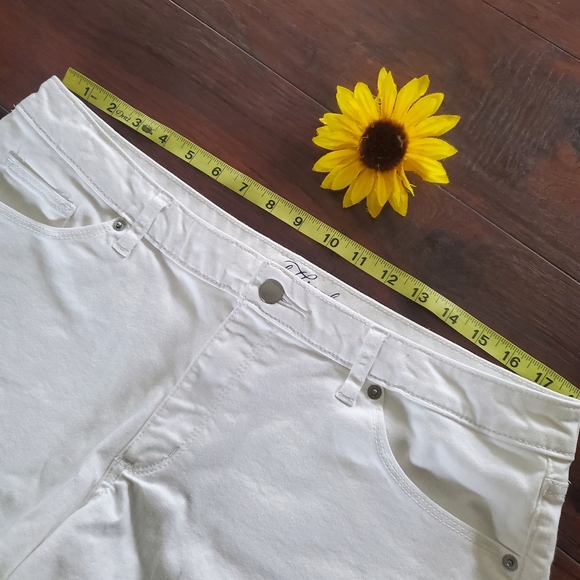 Universal Thread White Jeans Shorts - Picture 4 of 8